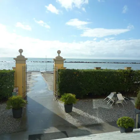 Casa F.a.c.i Hotel 2*