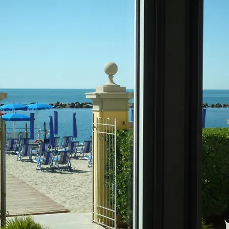 Casa F.a.c.i 2* Marina di Massa
